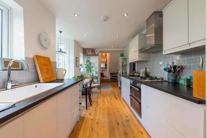 1 Bedroom Flat For Sale In Harringay Road, London, N15