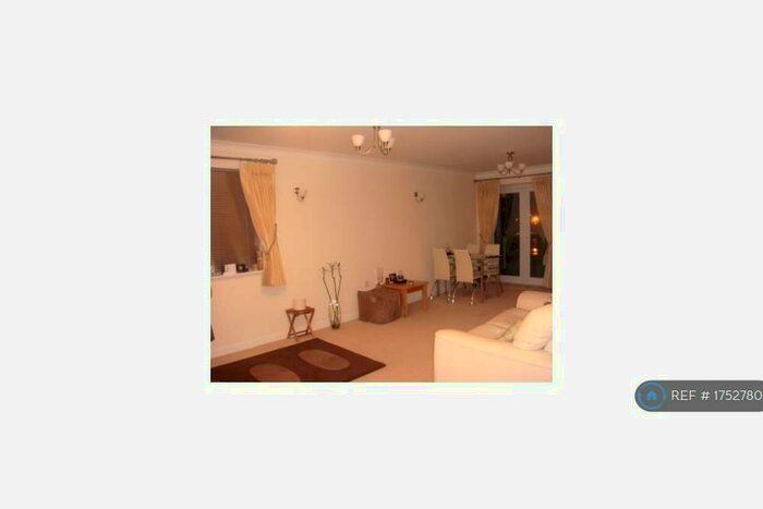 2 Bedroom Flat To Rent In Atherton Close, Ashton-On-Ribble, Preston, PR2
