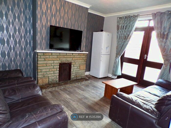 Studio To Rent In Talbot Road, Manchester, M14