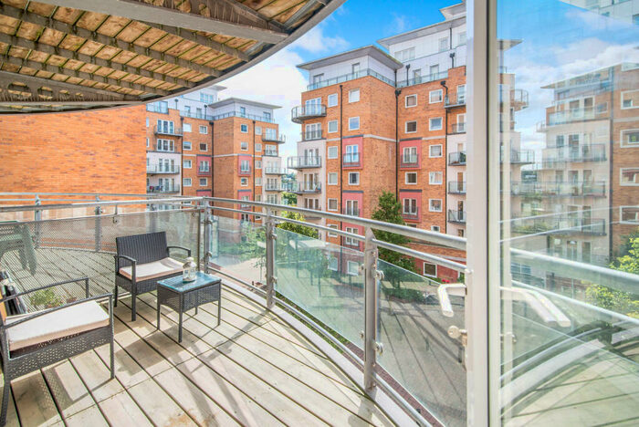 2 Bedroom Apartment To Rent In Winterthur Way, RG21