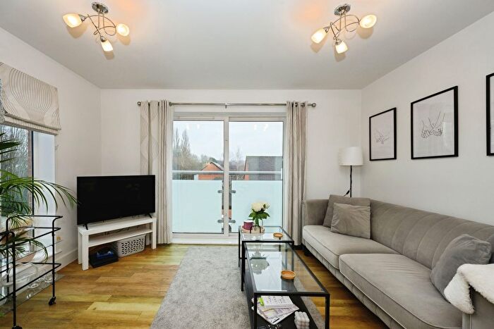 1 Bedroom Flat For Sale In Canalside, Redhill, Surrey, RH1