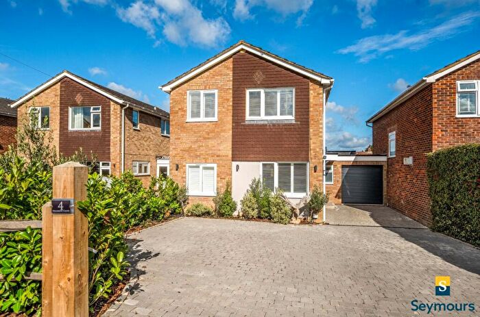 3 Bedroom Link Detached House For Sale In Hillbrow Close, Wood Street Village, Guildford, Surrey, GU3