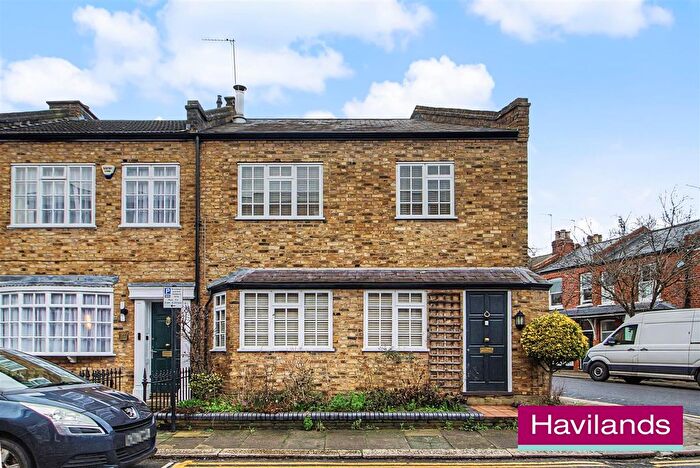 2 Bedroom Property For Sale In Wilson Street, London, N21