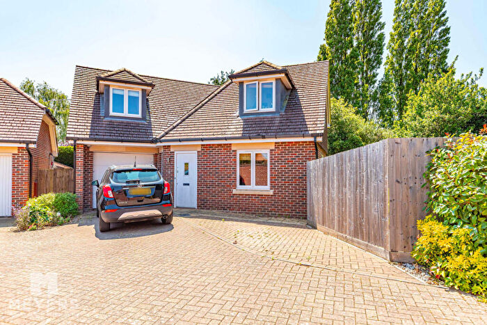 4 Bedroom Detached House For Sale In Canberra Close, Christchurch, BH23