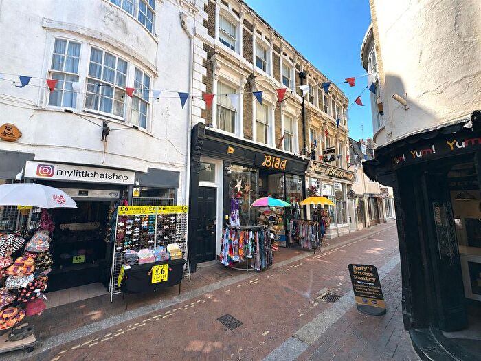 2 Bedroom Flat For Sale In St Alban Street, Weymouth, DT4