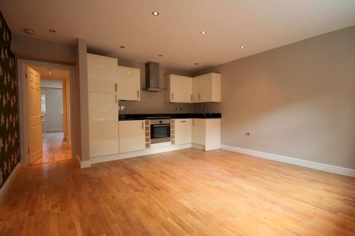 2 Bedroom Maisonette To Rent In Oval Road, Croydon, CR0