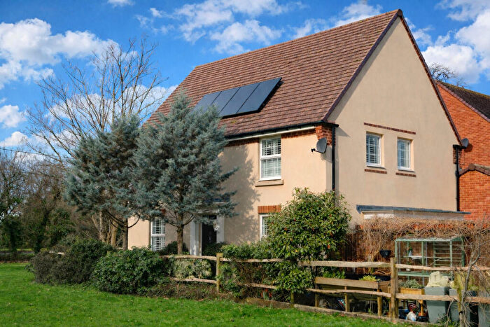 4 Bedroom Link Detached House For Sale In Longham, Ferndown, Dorset, BH22