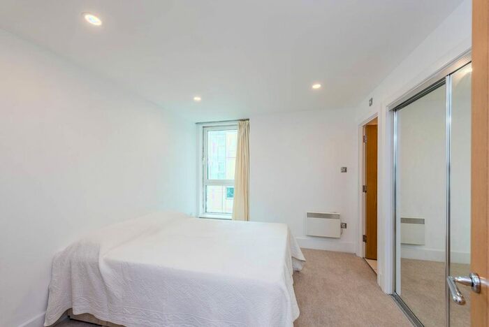 2 Bedroom Flat To Rent In St George Wharf, Vauxhall, London, SW8