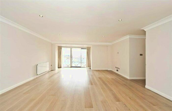 3 Bedroom Flat To Rent In Sailmakers Court, William Morris Way, London, SW6
