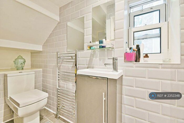 3 Bedroom Flat To Rent In Manor Park, London, SE13