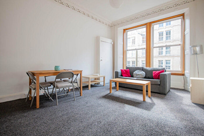 3 Bedroom Flat To Rent In L – Valleyfield Street, Edinburgh, EH3