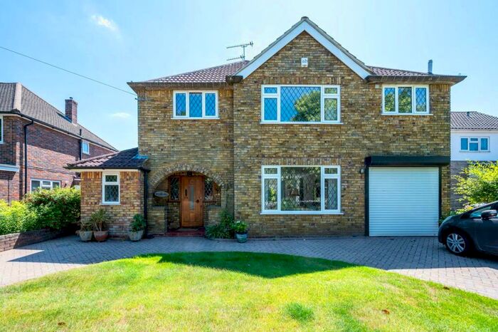 3 Bedroom Detached House To Rent In Egley Road, Woking, GU22