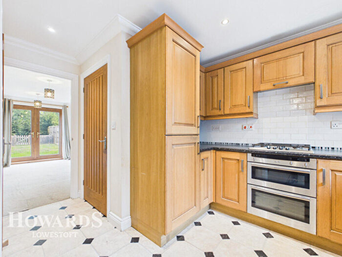 3 Bedroom Semi-Detached House For Sale In Lound Road, Lowestoft, NR32