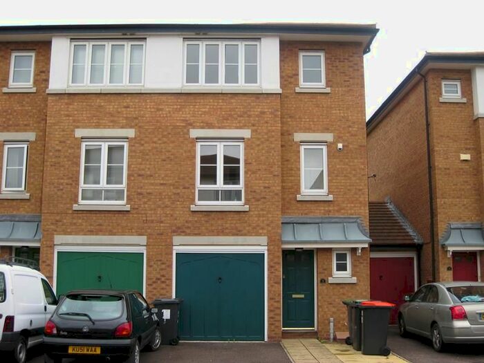 3 Bedroom Town House To Rent In Acorn Way, Bedford, MK42