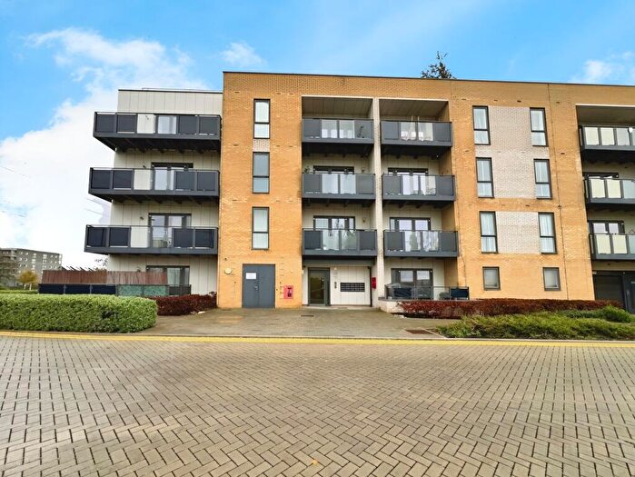 2 Bedroom Flat For Sale In Manwell Lane, Barking, IG11