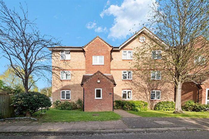 1 Bedroom Flat For Sale In Gainsborough Road, Hayes, UB4