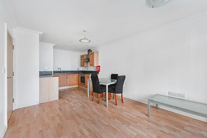 2 Bedroom Flat To Rent In Victoria Road, Acton, W3