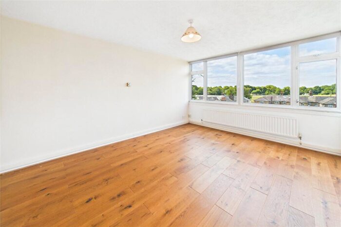 2 Bedroom Flat To Rent In Meadow Lane, Eton, Windsor, Berkshire, SL4