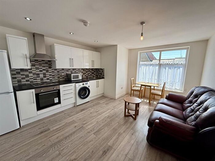 1 Bedroom Flat To Rent In City Road, Cardiff, CF24