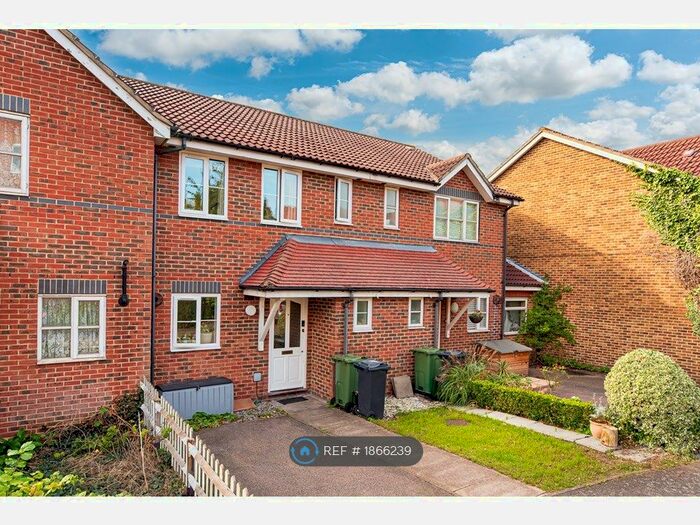 3 Bedroom Terraced House To Rent In Woodgate Drive, London, SW16