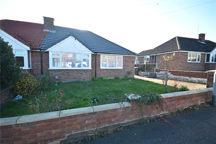2 Bedroom Bungalow To Rent In Staveley Road, Luton, Bedfordshire, LU4