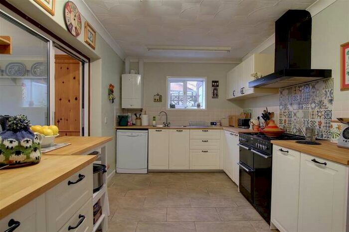 2 Bedroom Detached Bungalow For Sale In Station Road, Willoughby, LN13