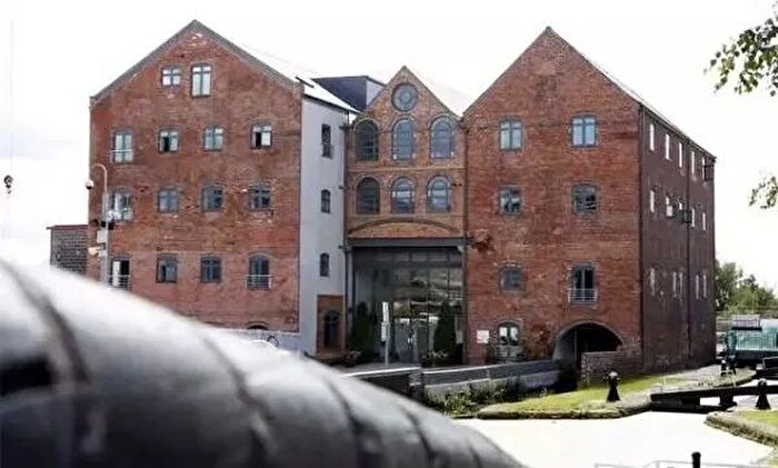 2 Bedroom Flat To Rent In Wolverhampton Street, Walsall, WS2