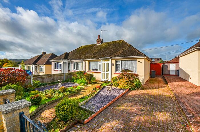 2 Bedroom Bungalow For Sale In Central Avenue, Polegate, East Sussex, BN26