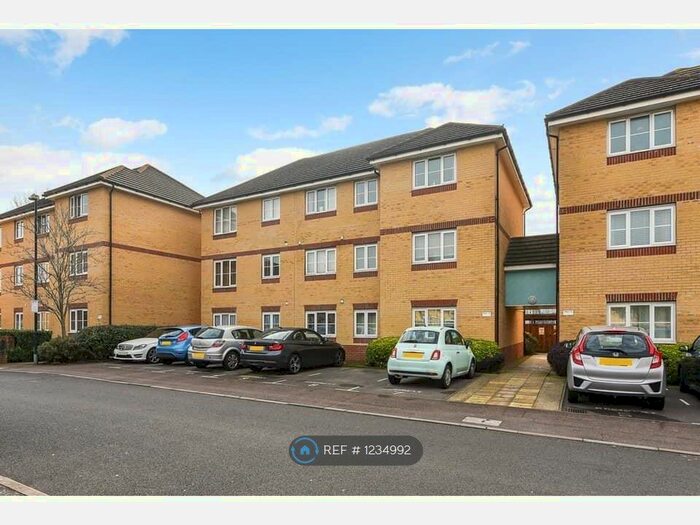 2 Bedroom Flat To Rent In The Fairways, Portsmouth PO6