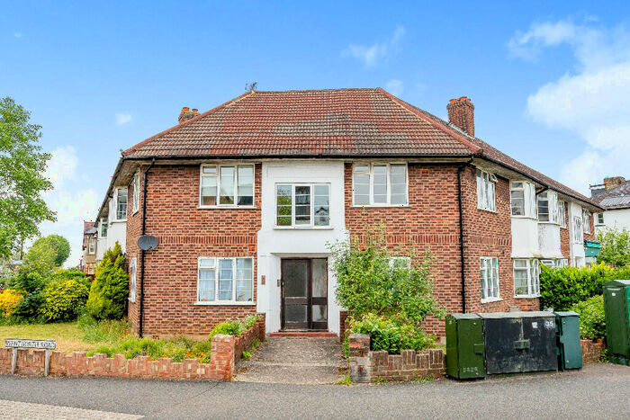 2 Bedroom Flat To Rent In Wentworth Road, Barnet, North London, EN5