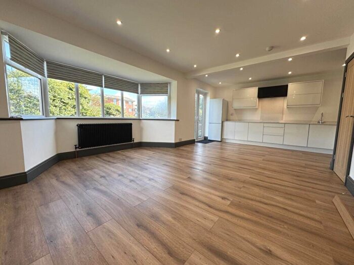 3 Bedroom Apartment To Rent In King Edward Avenue, Lytham St Annes, FY8