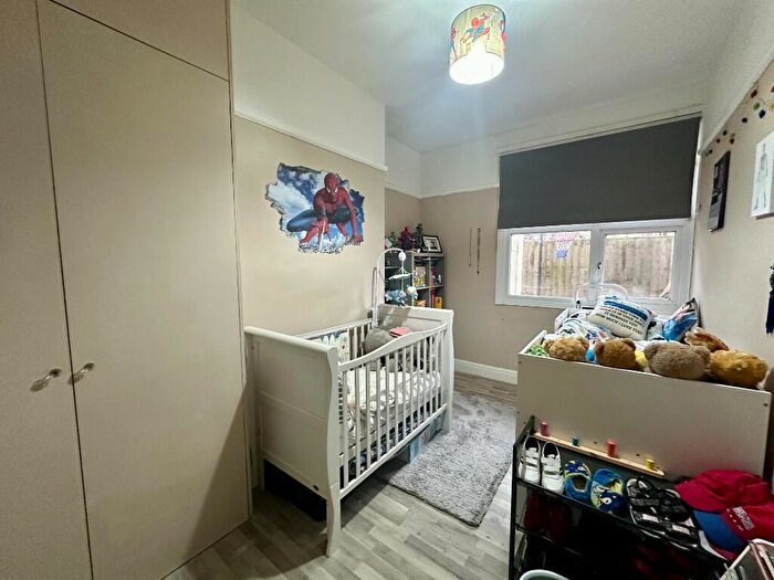 2 Bedroom Flat For Sale In Westminster Drive, Westcliff-On-Sea, Essex, SS0
