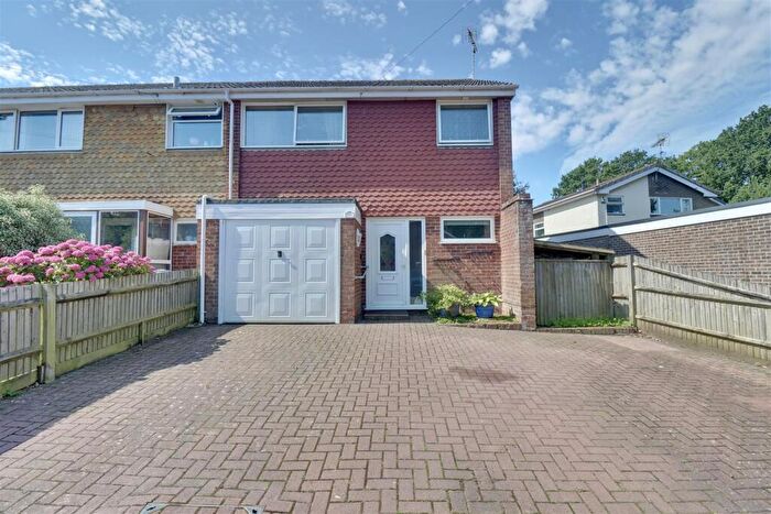 3 Bedroom End Of Terrace House For Sale In Forest Close, Waterlooville, PO8