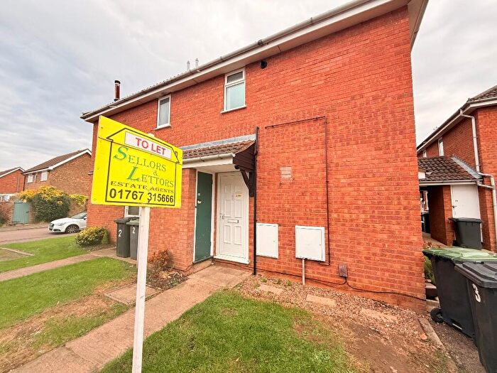 2 Bedroom Cluster House To Rent In Avocet Close, Biggleswade, Bedfordshire, SG18