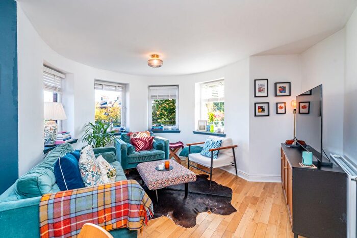 2 Bedroom Flat For Sale In / Hermand Street, Slateford, Edinburgh, EH11