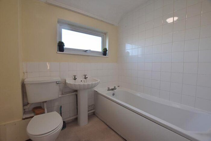 3 Bedroom End Of Terrace House For Sale In Pennyland, Milton Keynes, MK15