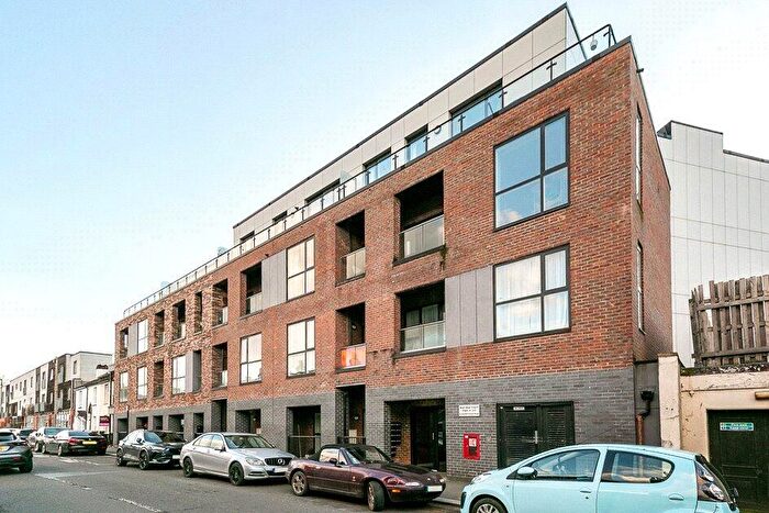 1 Bedroom Apartment For Sale In Sanderstead Road, South Croydon, Surrey, CR2