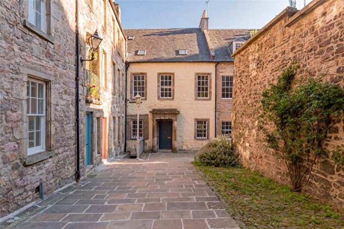 4 Bedroom Apartment For Sale In High Street, Old Town, Edinburgh, EH1
