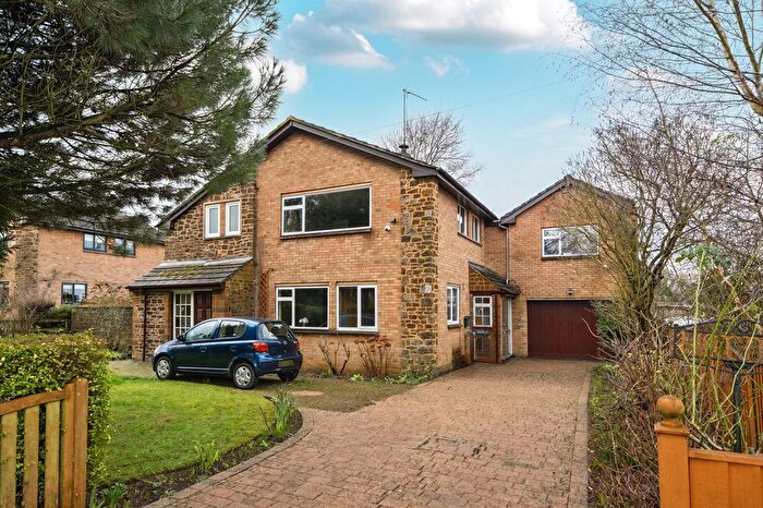 4 Bedroom Detached House For Sale In School Lane, Warmington, OX17