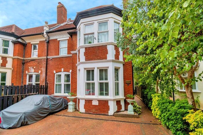 1 Bedroom Flat To Rent In Firtree Lodge, Court Road, SO15