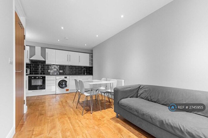 2 Bedroom Flat To Rent In Holloway Road, London, N19