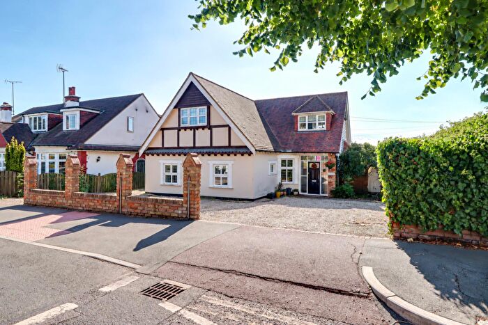5 Bedroom Detached House For Sale In * Star Buy * Hadleigh Road, Leigh-on-Sea, SS9