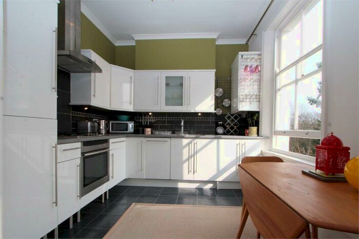 2 Bedroom Flat To Rent In Mount View Road, Finsbury Park, N4