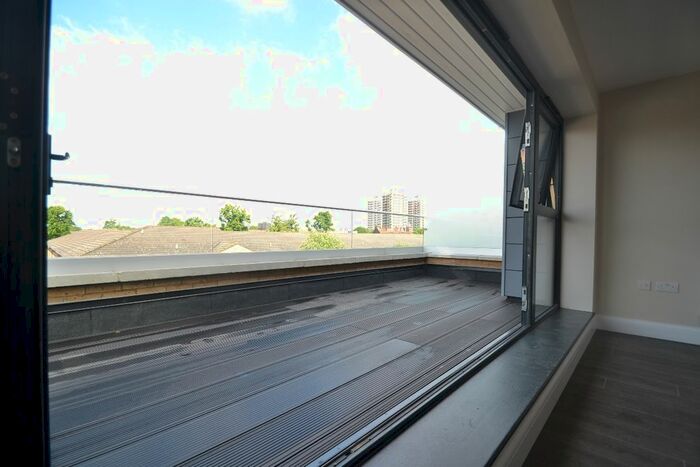 2 Bedroom Flat To Rent In Pomeroy Street, London, SE14