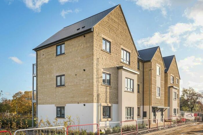 2 Bedroom Flat To Rent In Stanmore Crescent, Carterton, OX18