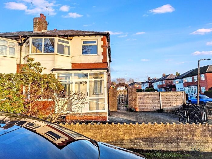 3 Bedroom Semi-Detached House For Sale In Fairway, Manchester, M25