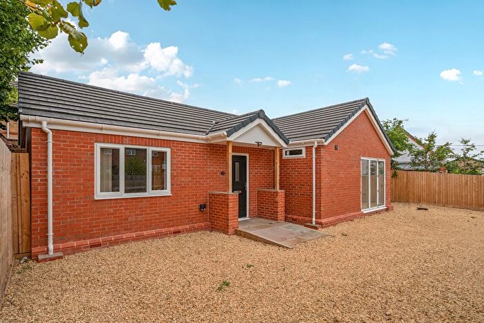 2 Bedroom Bungalow To Rent In Tower Hill, Bidford-On-Avon, Alcester, B50