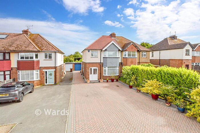 3 Bedroom Semi Detached House For Sale In London Road, Ditton, Kent, ME20