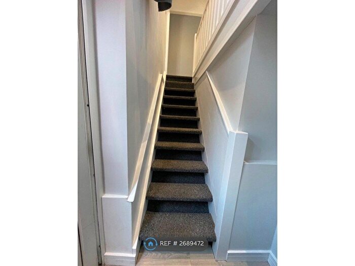 2 Bedroom Flat To Rent In Broad St, Chesham, HP5
