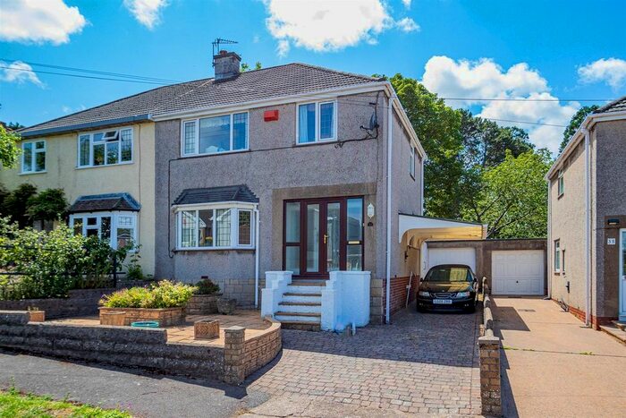 3 Bedroom Property To Rent In Chantry Rise, Penarth, CF64